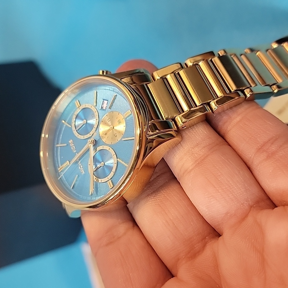 Michael Kors Rose Gold Watch - Picture 15 of 16